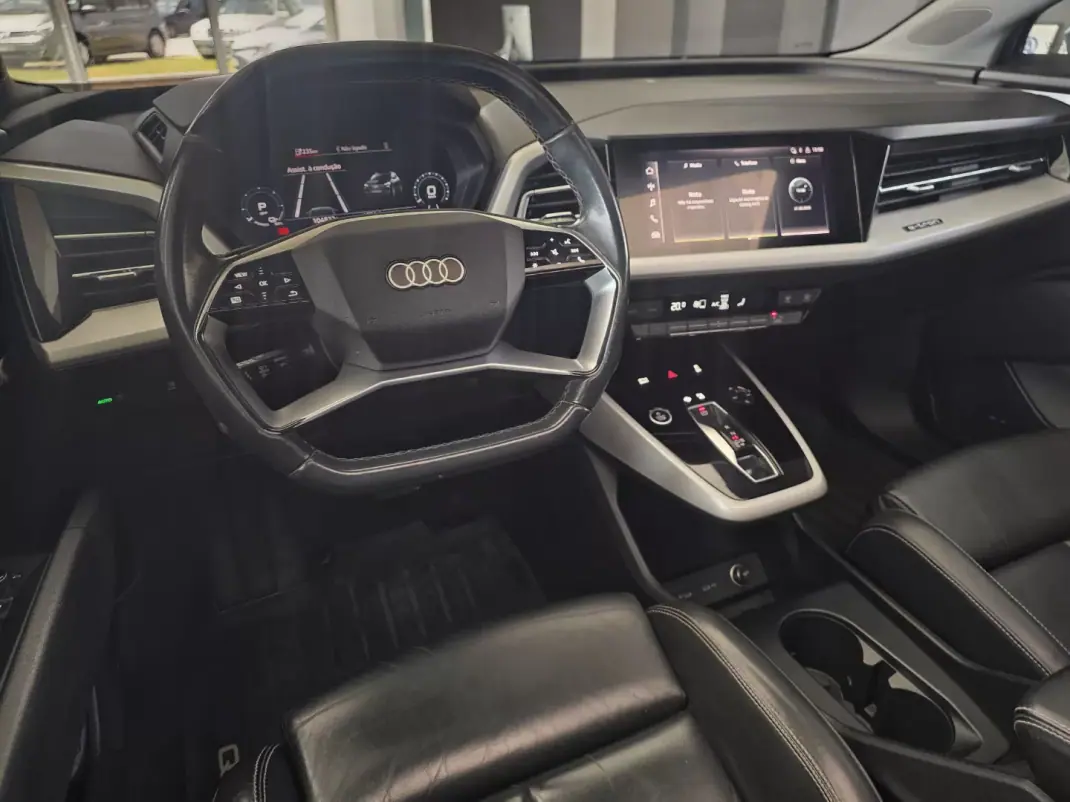 Audi Q4 e-tron 2021 - 26990 EUR, 104822 km - AUTO.MOTO.pt - 104822km - foto 12 de 33