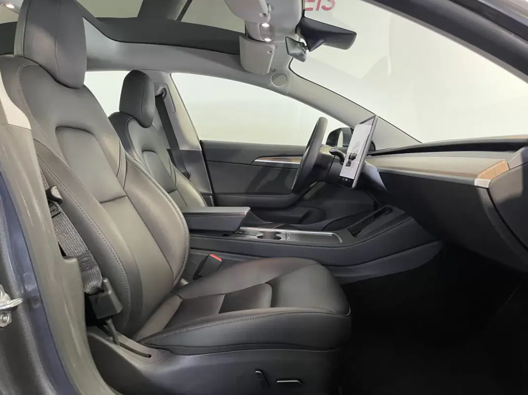 Tesla Model 3 2022 - 29700 EUR, 49000 km - AUTO.MOTO.pt - 49000km - foto 17 de 43