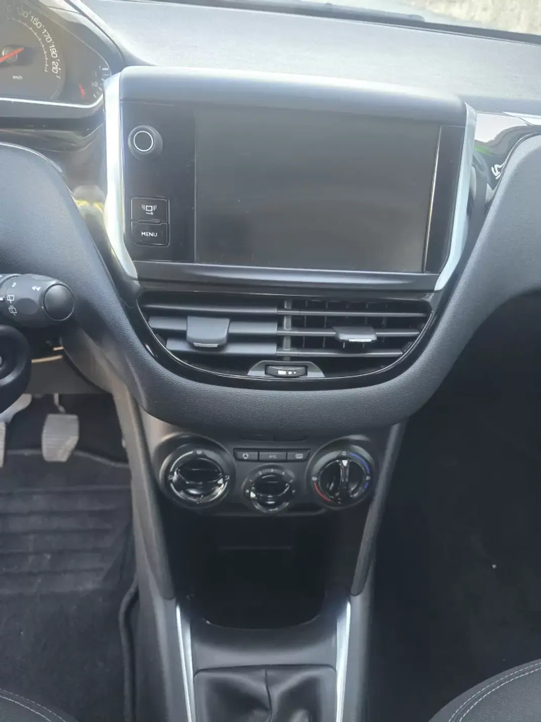 Peugeot 208 2014 - 7250 EUR, 157000 km - 157000km - foto 4 de 23