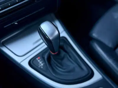 BMW 120 2009 - 11900 EUR, 205000 km - AUTO.MOTO.pt - 205000km - foto 14 de 23