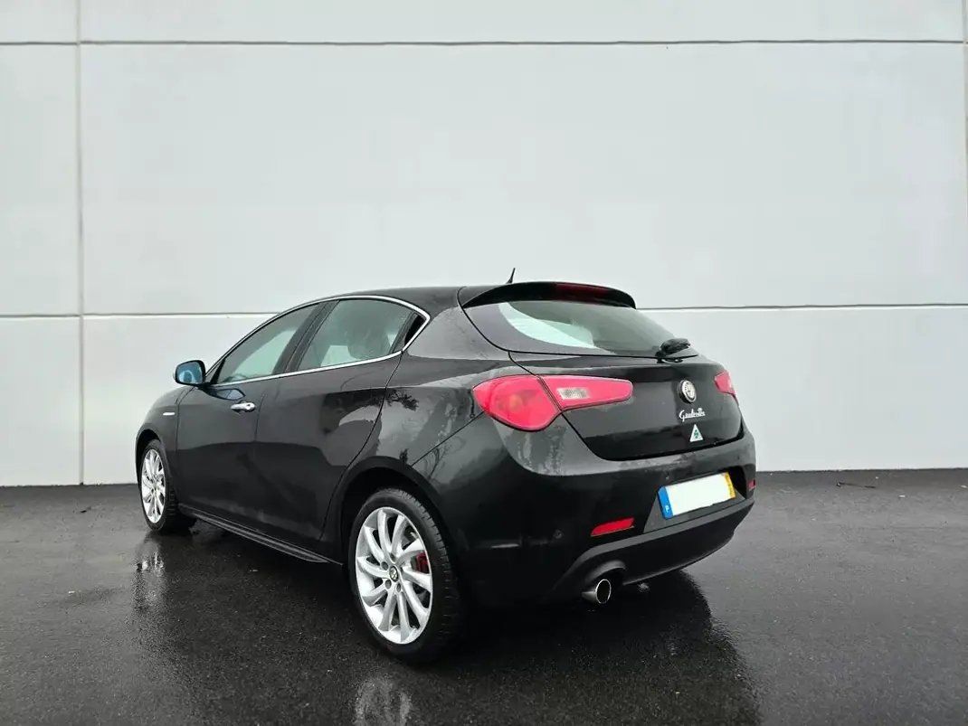 Alfa Romeo Giulietta 2011 - 5990 EUR, 200000 km - AUTO.MOTO.pt - 200000km - foto 5 de 23