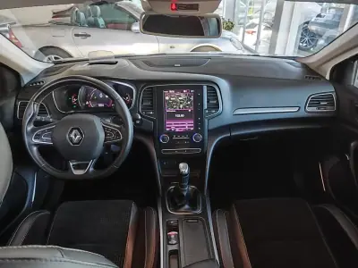 Renault Mégane Sport Tourer 2019 - 13750 EUR, 155000 km - AUTO.MOTO.pt - 155000km - foto 22 de 35