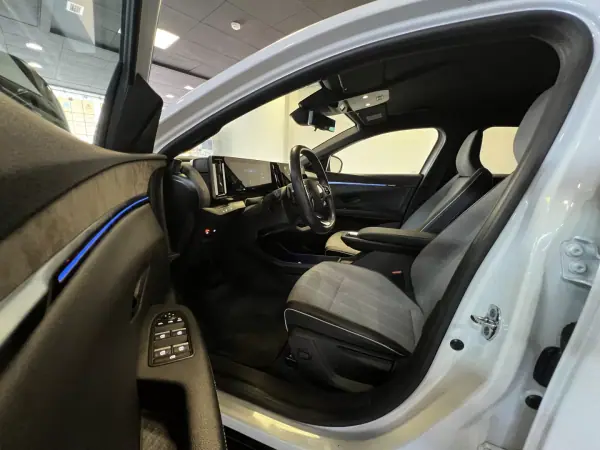 Renault Mégane E-Tech 2022 - 27990 EUR, 50000 km - AUTO.MOTO.pt - 50000km - foto 5 de 54