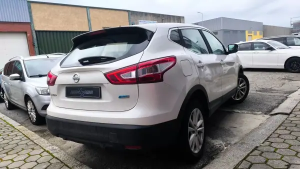 Nissan Qashqai 2015 - 11500 EUR, 190000 km - AUTO.MOTO.pt - 190000km - foto 11 de 21
