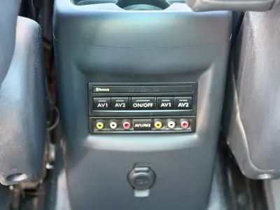 Peugeot 5008 2015 - 9900 EUR, 214000 km - AUTO.MOTO.pt - 214000km - foto 21 de 26