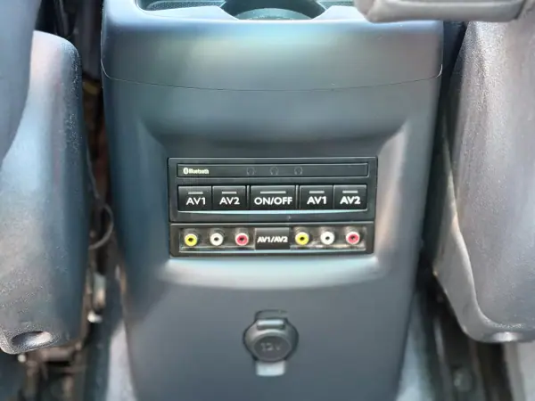 Peugeot 5008 2015 - 9900 EUR, 214000 km - AUTO.MOTO.pt - 214000km - foto 21 de 26