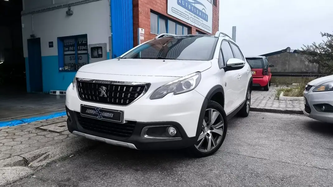 Peugeot 2008 2017 - 9900 EUR, 113000 km - AUTO.MOTO.pt - 113000km - foto 1 de 15