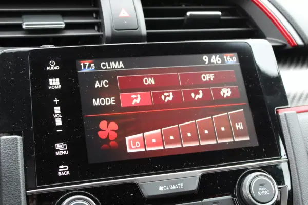 Honda Civic 2019 - 43990 EUR, 78000 km - AUTO.MOTO.pt - 78000km - foto 30 de 31