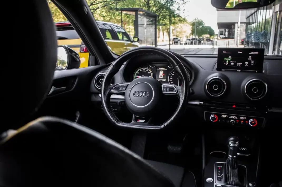 Audi A3 Sportback 2015 - 13490 EUR, 252393 km - AUTO.MOTO.pt - 252393km - foto 31 de 34