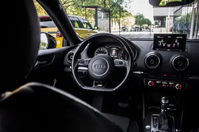 Audi A3 Sportback 2015 - 13490 EUR, 252393 km - AUTO.MOTO.pt - 252393km - foto 31 de 34