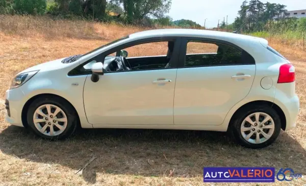 Kia Rio 2016 - 9450 EUR, 58085 km - AUTO.MOTO.pt - 58085km - foto 2 de 27