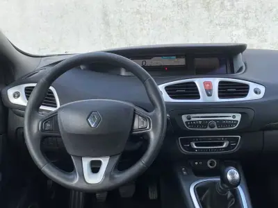Renault Scénic 2010 - 7240 EUR, 176000 km - AUTO.MOTO.pt - 176000km - foto 14 de 19