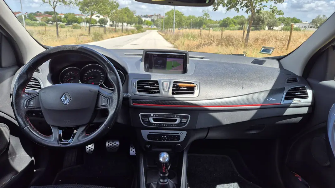 Renault Mégane 2016 - 11400 EUR, 160000 km - AUTO.MOTO.pt - 160000km - foto 4 de 9