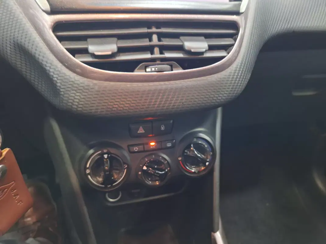 Peugeot 2008 2014 - 9490 EUR, 171420 km - AUTO.MOTO.pt - 171420km - foto 18 de 22