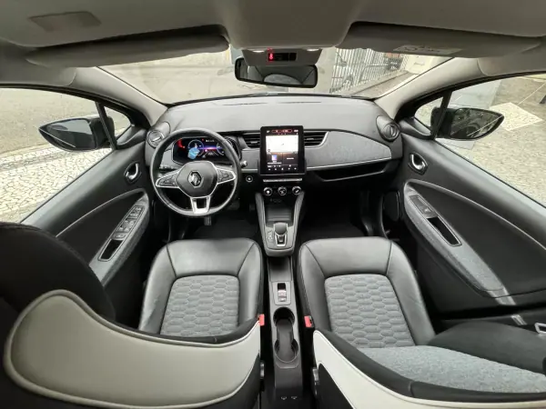 Renault Zoe 2020 - 25500 EUR, 30800 km - AUTO.MOTO.pt - 30800km - foto 3 de 34