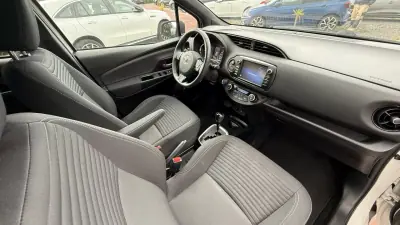 Toyota Yaris 2018 - 16990 EUR, 80000 km - AUTO.MOTO.pt - 80000km - foto 28 de 29