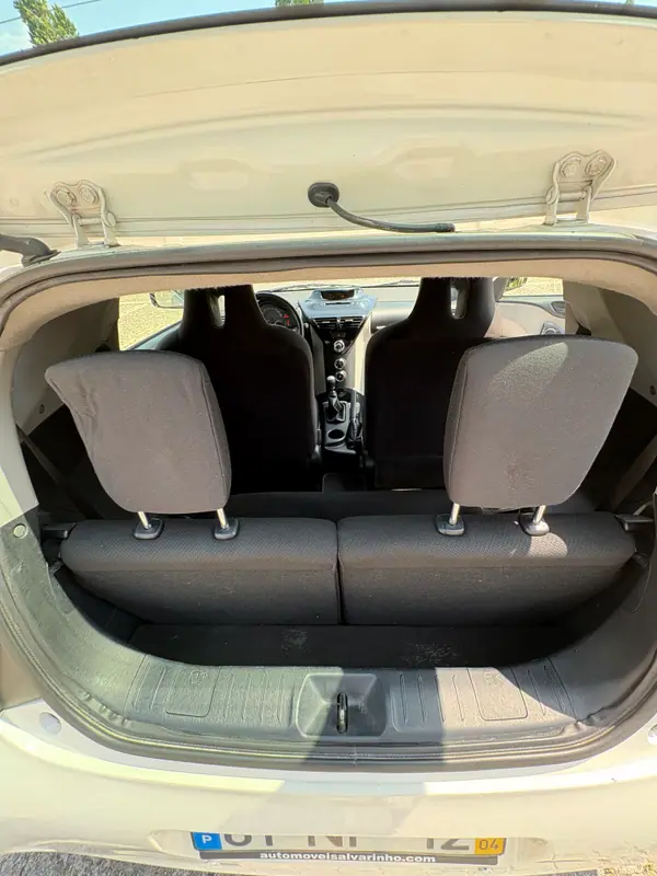 Toyota iQ 2013 - 8000 EUR, 134866 km - AUTO.MOTO.pt - 134866km - foto 10 de 15