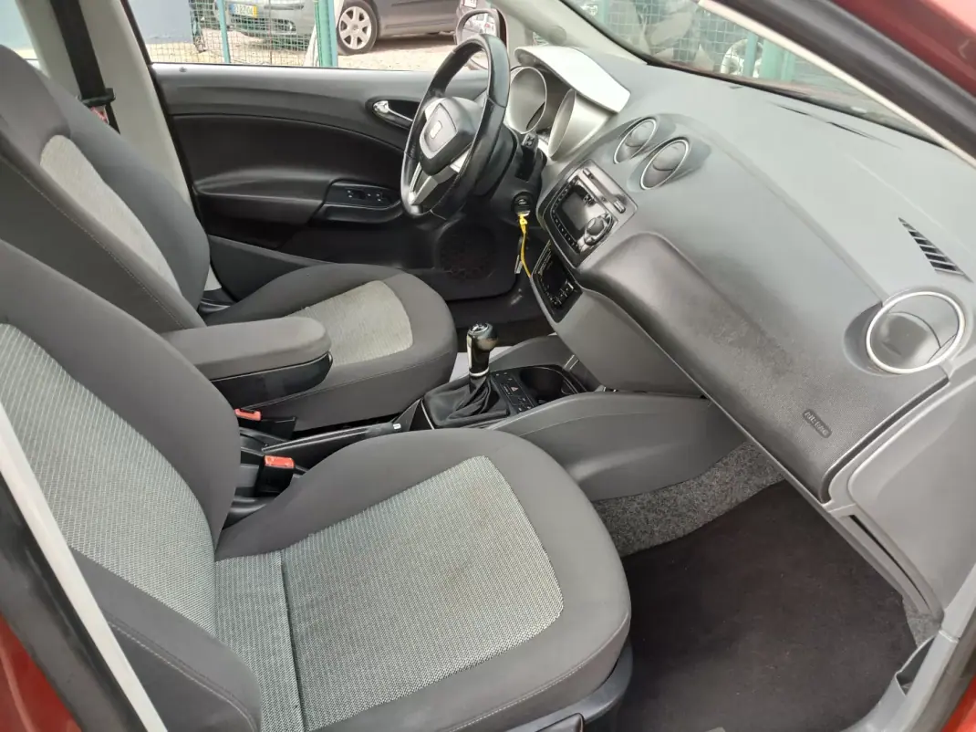 SEAT Ibiza 2009 - 5950 EUR, 160333 km - AUTO.MOTO.pt - 160333km - foto 22 de 25