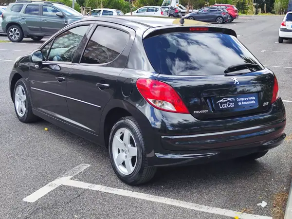 Peugeot 207 2011 - 5480 EUR, 219000 km - AUTO.MOTO.pt - 219000km - foto 11 de 38