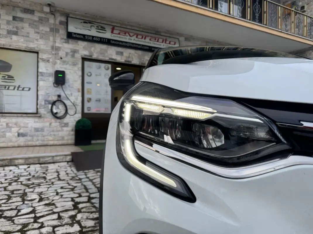 Renault Captur 2023 - 18500 EUR, 103000 km - AUTO.MOTO.pt - 103000km - foto 26 de 48