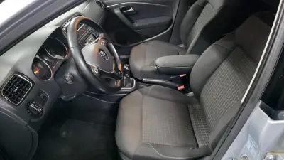 Volkswagen Polo 2014 - 10990 EUR, 136000 km - AUTO.MOTO.pt - 136000km - foto 6 de 31