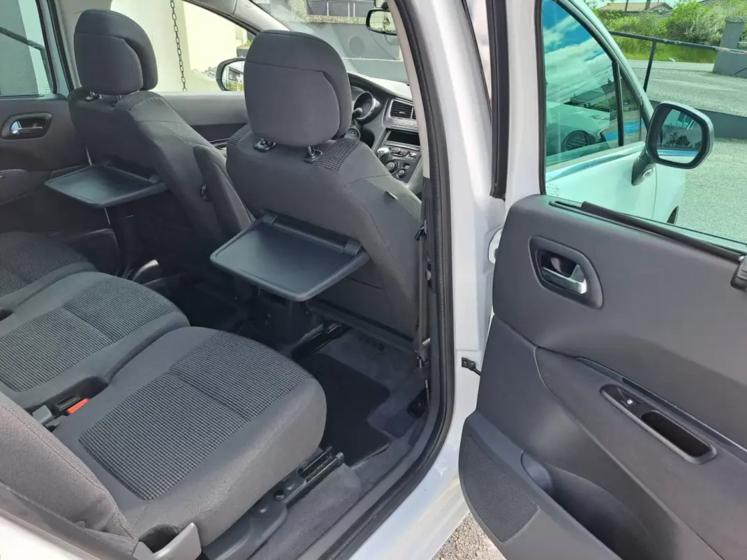 Peugeot 5008 2016 - 13450 EUR, 164950 km - AUTO.MOTO.pt - 164950km - foto 24 de 47
