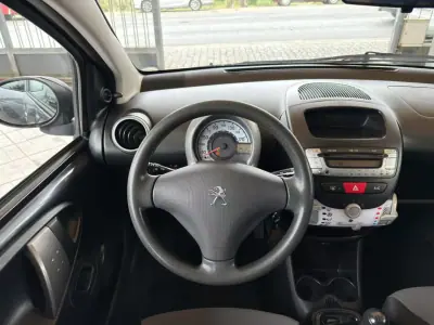Peugeot 107 2013 - 6950 EUR, 152714 km - AUTO.MOTO.pt - 152714km - foto 12 de 21