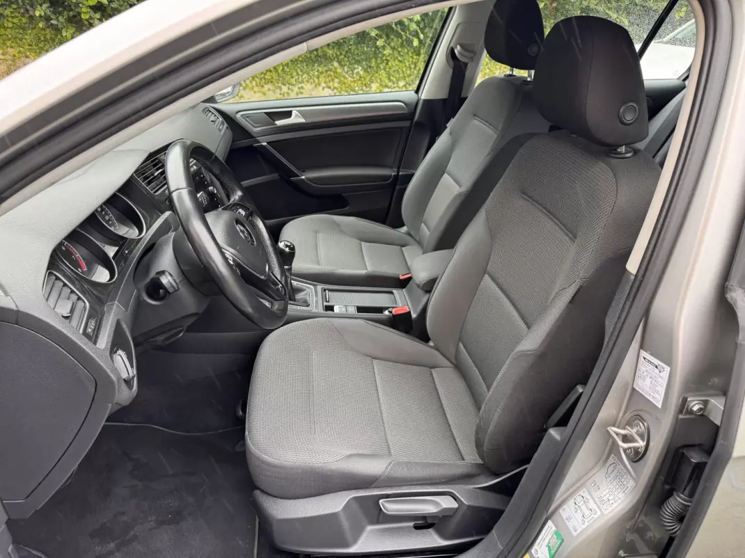 Volkswagen Golf 2017 - 14500 EUR, 123332 km - AUTO.MOTO.pt - 123332km - foto 23 de 26