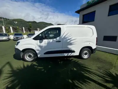 Citroën BERLINGO VAN XL 1.5 BLUE HDI 3 LUGARES 2020 - 18490 EUR, 101460 km - AUTO.MOTO.pt - 101460km - foto 2 de 12