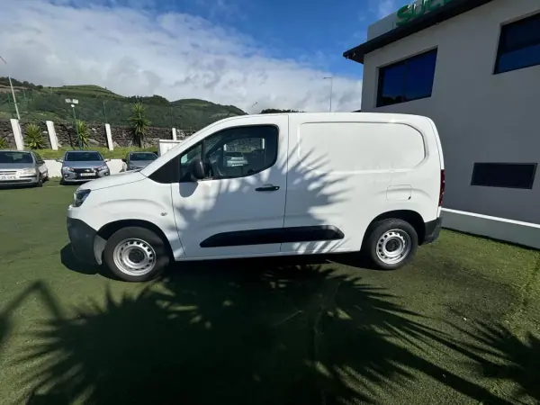 Citroën Berlingo 2020 - 18490 EUR, 101460 km - AUTO.MOTO.pt - 101460km - foto 2 de 12