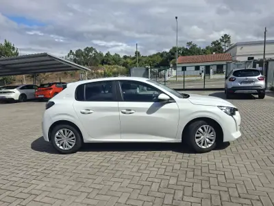 Peugeot 208 2021 - 14950 EUR, 68700 km - AUTO.MOTO.pt - 68700km - foto 5 de 27