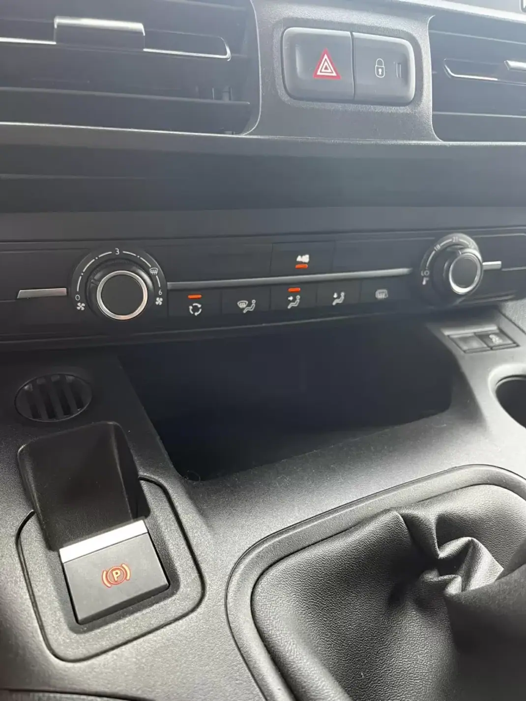 Peugeot 2020 - 11900 EUR, 158578 km - AUTO.MOTO.pt - 158578km - foto 8 de 10