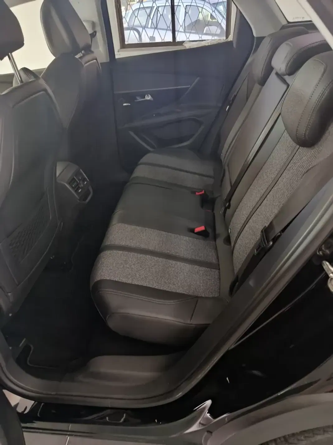Peugeot 3008 2018 - 20300 EUR, 139000 km - 139000km - foto 24 de 31