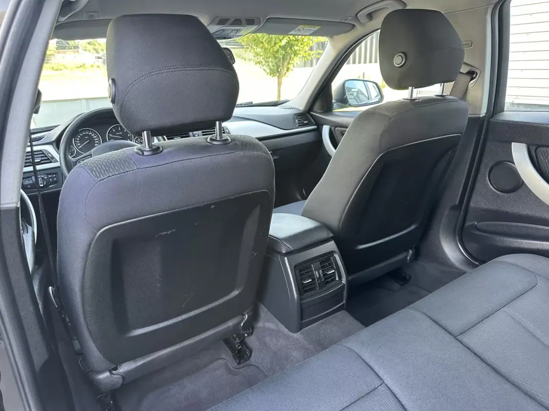 BMW 320 2013 - 12900 EUR, 228000 km - 228000km - foto 52 de 57