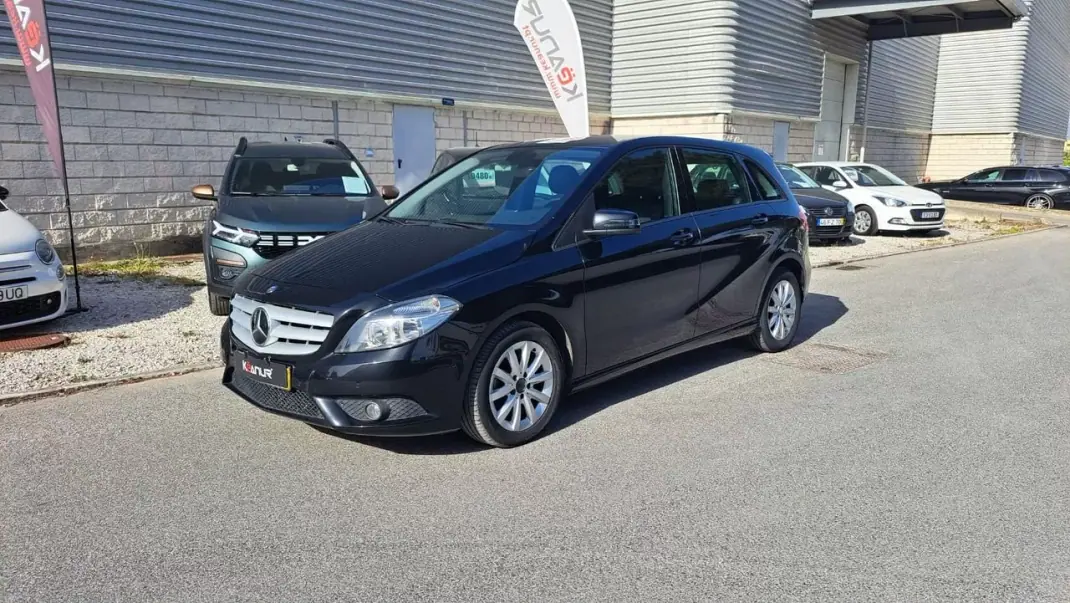 Mercedes-Benz B 180 2014 - 13890 EUR, 141469 km - AUTO.MOTO.pt - 141469km - foto 9 de 43