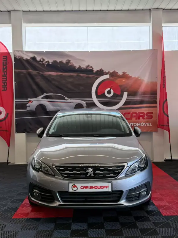 Peugeot 308 2018 - 10900 EUR, 132000 km - AUTO.MOTO.pt - 132000km - foto 2 de 8