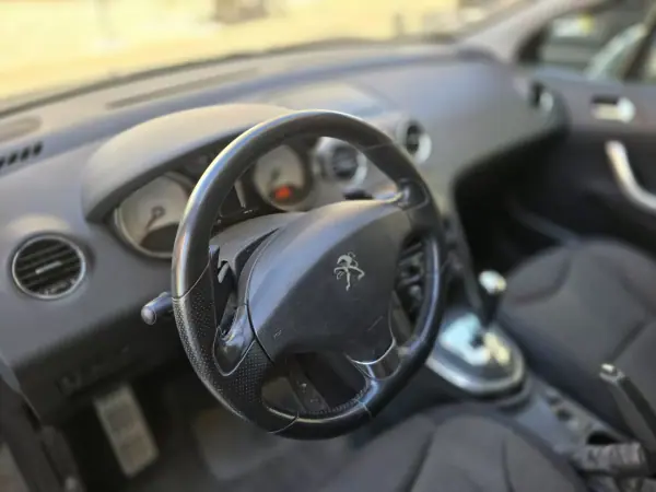 Peugeot 308 SW 2013 - 4999 EUR, 193000 km - AUTO.MOTO.pt - 193000km - foto 12 de 25