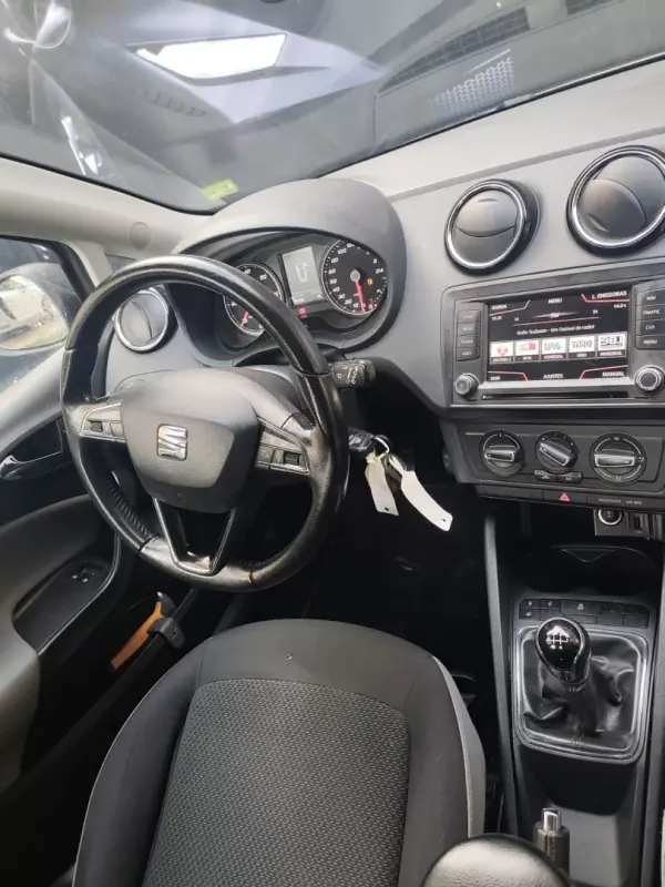 SEAT Ibiza 2017 - 8990 EUR, 156000 km - AUTO.MOTO.pt - 156000km - foto 10 de 11