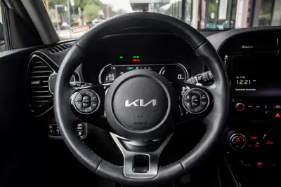 Kia e-Soul 2022 - 18900 EUR, 38143 km - AUTO.MOTO.pt - 38143km - foto 12 de 46