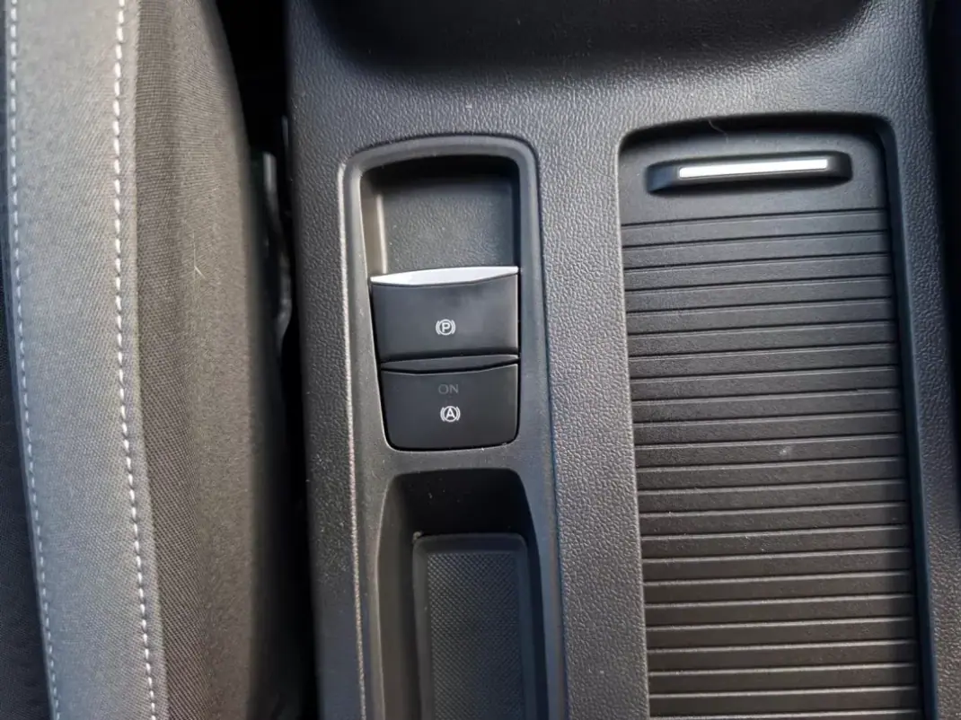 Ford Focus 2018 - 13990 EUR, 90000 km - AUTO.MOTO.pt - 90000km - foto 11 de 36
