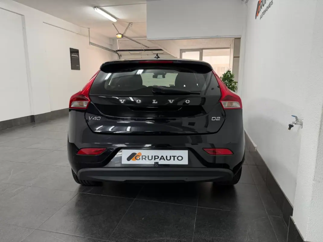 Volvo V40 2015 - 10990 EUR, 187405 km - AUTO.MOTO.pt - 187405km - foto 3 de 18