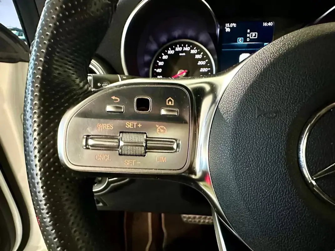 Mercedes-Benz GLC 220 2019 - 34950 EUR, 179000 km - AUTO.MOTO.pt - 179000km - foto 22 de 36