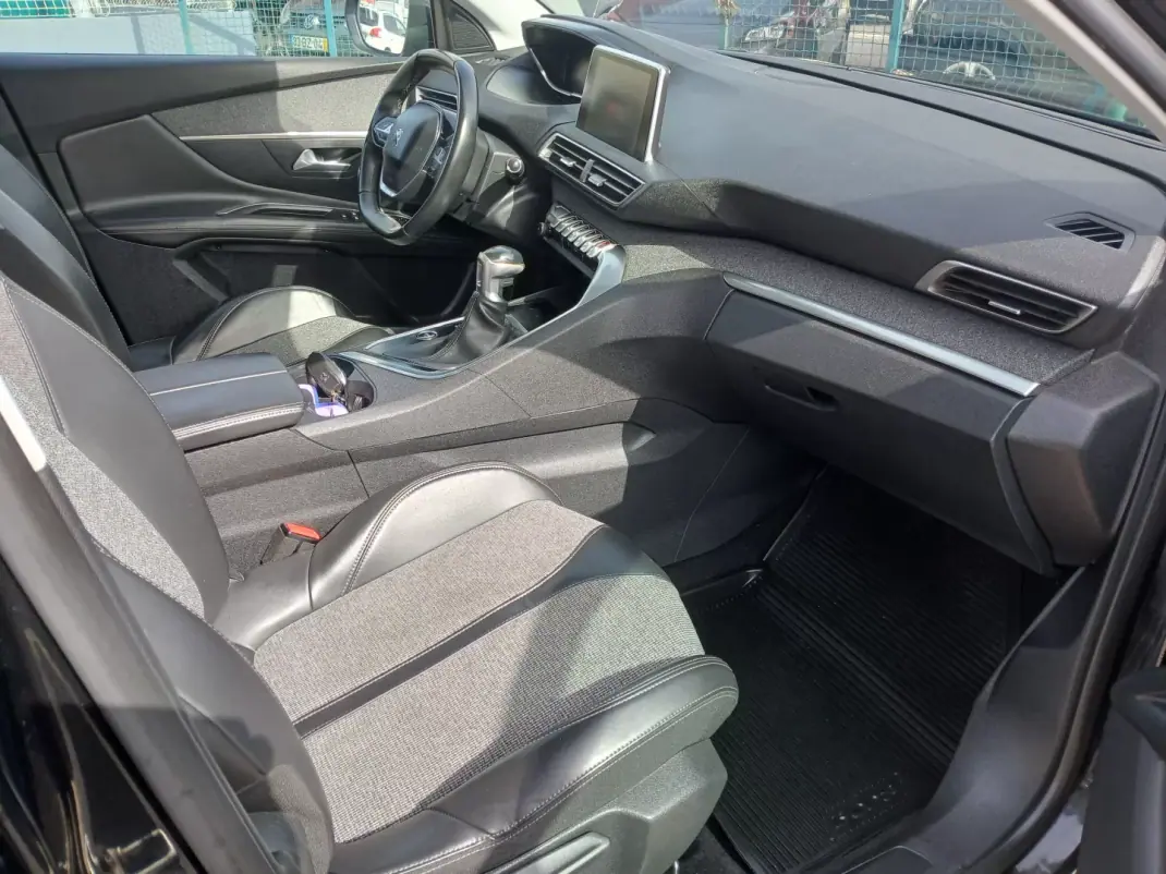 Peugeot 3008 2018 - 13450 EUR, 136692 km - AUTO.MOTO.pt - 136692km - foto 20 de 25