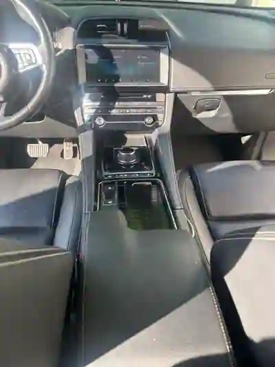 Jaguar F-Pace 2019 - 22900 EUR, 98500 km - 98500km - foto 10 de 13