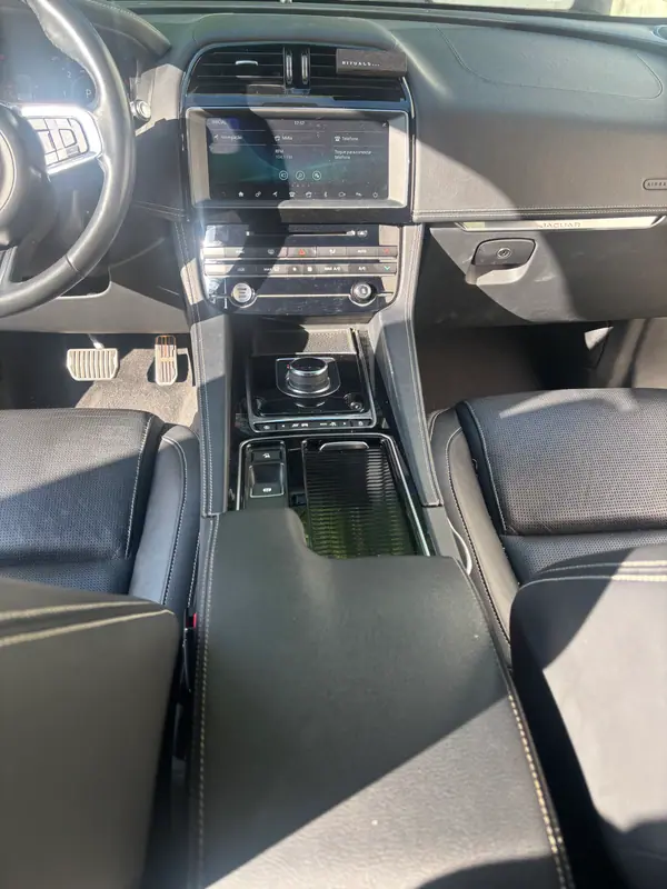 Jaguar F-Pace 2019 - 22900 EUR, 98500 km - 98500km - foto 10 de 13