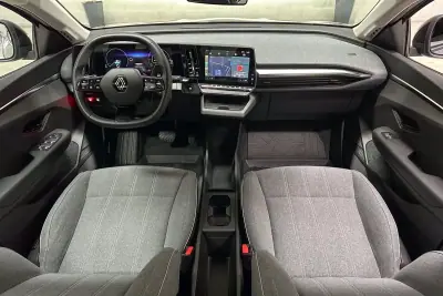 Renault Mégane E-Tech 2022 - 22450 EUR, 57733 km - AUTO.MOTO.pt - 57733km - foto 12 de 40