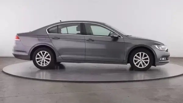 Volkswagen Passat 2016 - 9250 EUR, 190000 km - AUTO.MOTO.pt - 190000km - foto 18 de 23