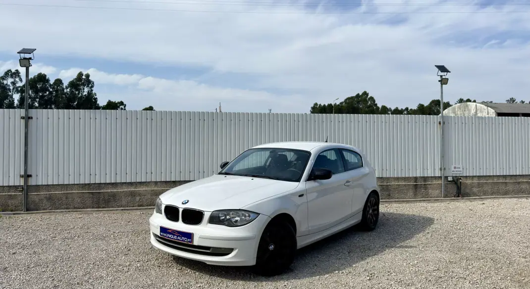 BMW 118 2010 - 12000 EUR, 222000 km - AUTO.MOTO.pt - 222000km - foto 14 de 14