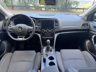 Renault Mégane Break 2022 - 17500 EUR, 116925 km - AUTO.MOTO.pt - 116925km - foto 16 de 19