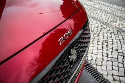 Peugeot e-208 2023 - 17800 EUR, 18457 km - AUTO.MOTO.pt - 18457km - foto 9 de 41